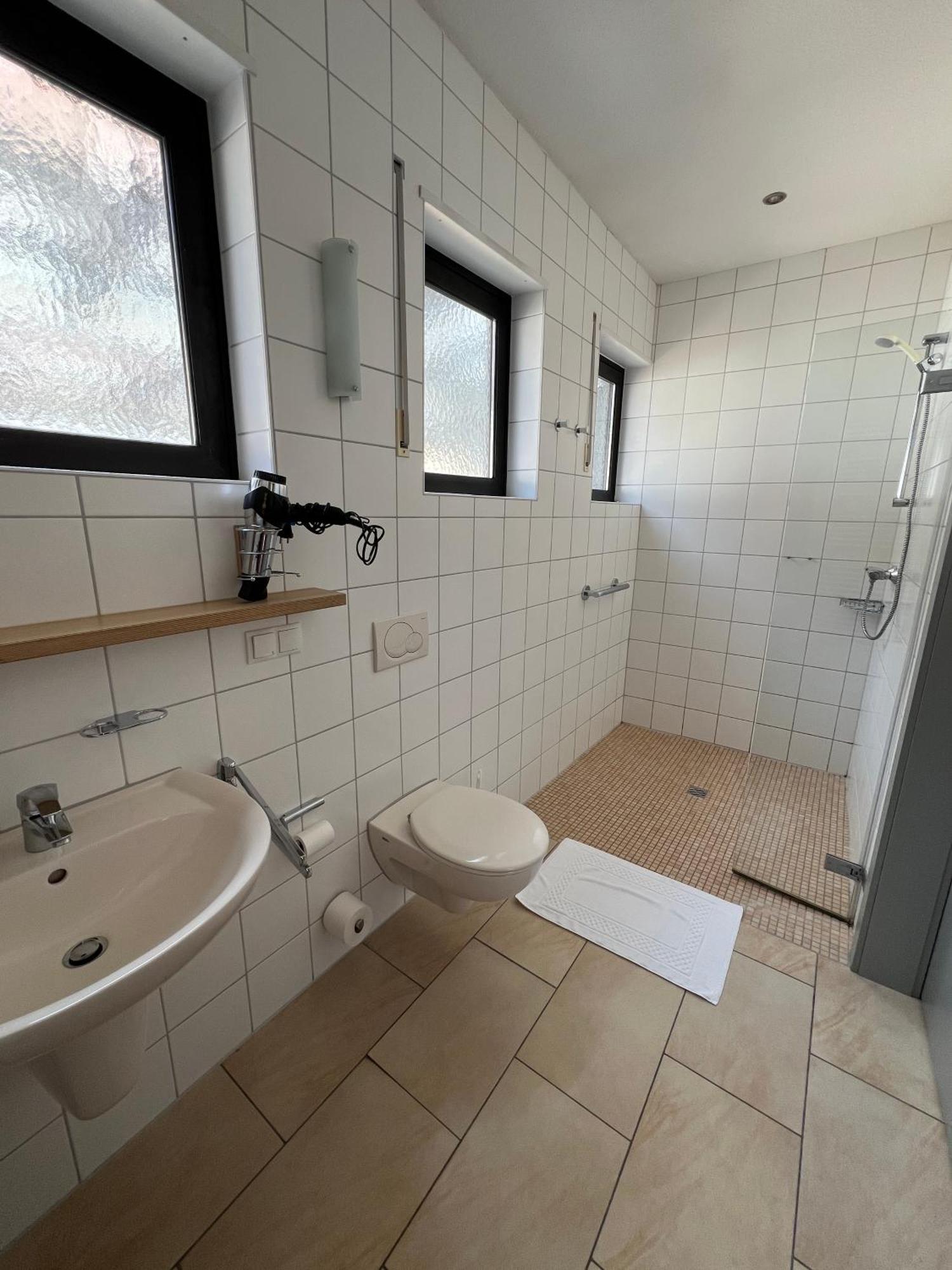 Hotel Pfaelzer Hof Enkenbach-Alsenborn Екстериор снимка