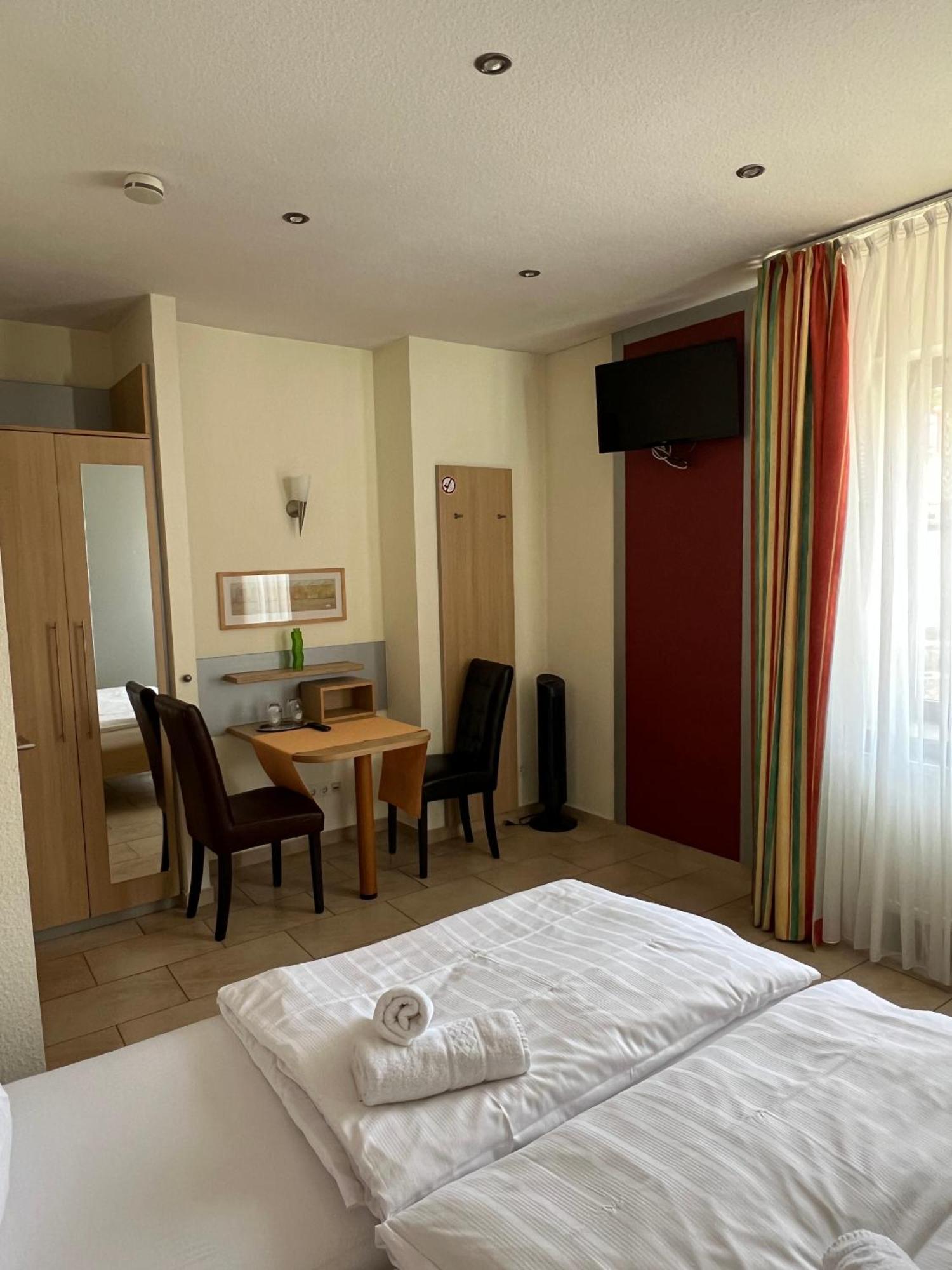 Hotel Pfaelzer Hof Enkenbach-Alsenborn Екстериор снимка