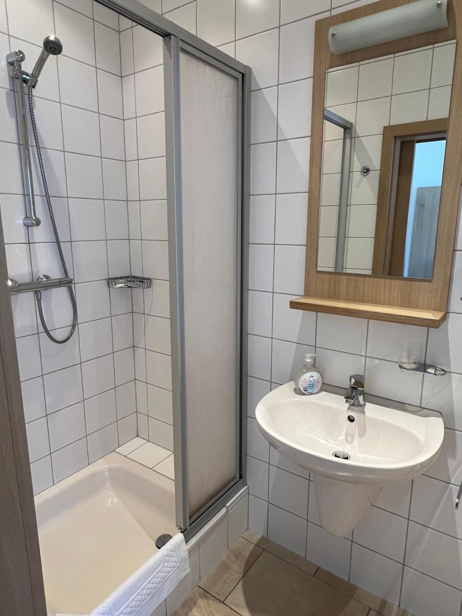 Hotel Pfaelzer Hof Enkenbach-Alsenborn Екстериор снимка